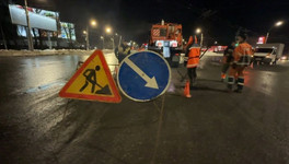 В Кирове ночью начали заделывать ямы на дорогах