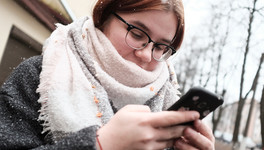 «Залезаю в телефон, как в тёплое одеяло». Чем кировские студенты занимаются в интернете