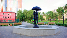 В сквере «Алые паруса» установили фонтан со скульптурой влюблённых