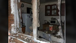 Украинский снаряд попал в жилой дом в Курской области. Погибла женщина