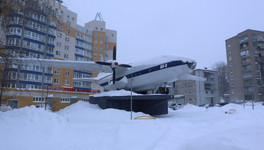 Жители Филейки просят сделать пешеходный переход у самолета