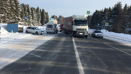 В Слободском районе в ДТП с фурой пострадали два человека