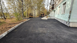 В Кирове ремонтируют подъезды и тротуары у социальных объектов