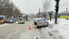 В Кирове водитель Mitsubishi умер за рулём
