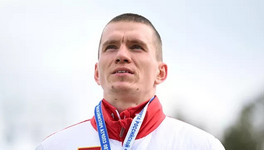 Александр Большунов победил в гонке на 10 км на Кубке России на базе «Перекоп»