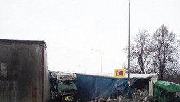 Три человека пострадали после столкновения двух фур в Котельничском районе