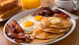 Диетолог рассказал, какой завтрак насытит организм на весь день