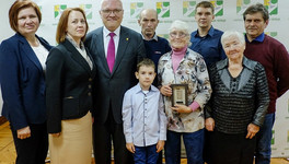 Семье из Кирово-Чепецка вручили медальон предка, погибшего в Великой Отечественной войне