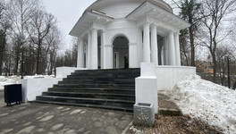 В Александровском саду обновили ротонды