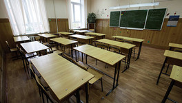В школах Кирова массово отменили занятия из-за аномального снегопада