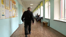 Больше половины школ Кирова наняли профессиональных охранников