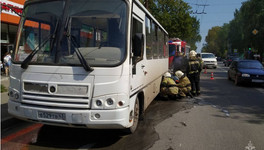 На улице Щорса загорелся маршрутный автобус