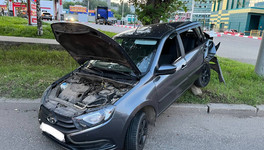 Напротив ТЦ «Малахит» произошла автоавария с тремя пострадавшими