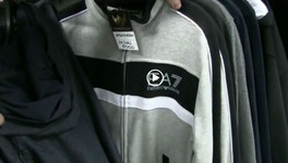 Полицейские изъяли из магазина брендовой одежды контрафакт на 130 тысяч рублей