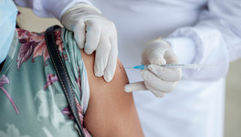 Россиянам предлагают дать три оплачиваемых выходных после вакцинации