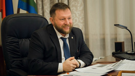 Глава администрации Кирова поздравил учителей с праздником