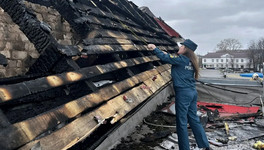 При пожаре в торговом центре Слободского спасли кроликов и попугаев