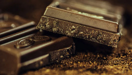 Прокуратура рассказала о нарушениях при закупке шоколада комбинатом питания