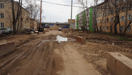 «От дороги осталось одно направление»: разбитый участок улицы Комсомольской отремонтируют к открытию путепровода
