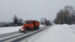 На дороги Кировской области вывели более 300 единиц спецтехники