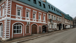 «Случился дизайн-код»: с исторического здания на Московской убрали вывески