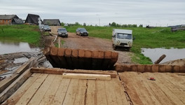 В Афанасьевском районе разрушился понтонный мост