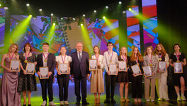 В Кировской области наградили 745 учеников, окончивших школу с отличием