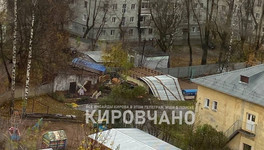 Упавшие деревья и сорванные крыши: последствия непогоды в Кировской области. Фото