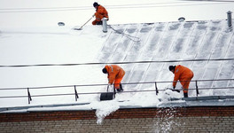 В горадминистрации прокомментировали жалобы кировчан на неубранные от снега крыши