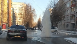 В центре Кирова забил фонтан воды