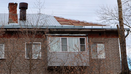 В Лянгасово жильцы дома девять месяцев живут под плёнкой вместо крыши