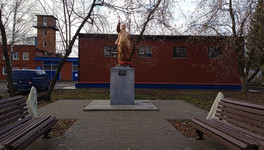 В Коминтерне восстановили мемориальную плиту на памятнике Ленину