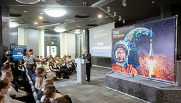 Губернатор Соколов и депутат Веснин открыли Гагаринский урок