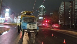 В Кирове во время сильного ветра оборвало контактную сеть