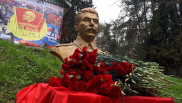 «Коммунисты России» и КПРФ собирают деньги на памятник Сталину в Кирове. Каждая партия - на свой