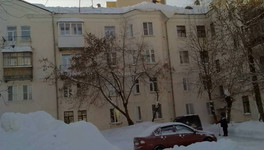 Управляющая компания заплатит 200 тысяч рублей за падение снега с крыши