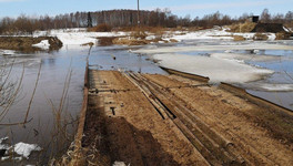 Главе Кикнурского районе внесли представление из-за затопленного моста