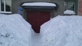 Кировчан просят сообщать о плохой уборке снега во дворах