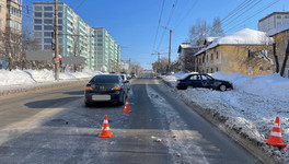 В Кирове после ДТП машина вылетела на тротуар и сбила пенсионерку