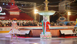 На Красной площади открылся каток в стиле дымковской игрушки