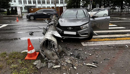 В Кирове водитель снес опору ЛЭП, пострадал пассажир