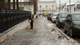 Кировских подрядчиков попросили не посыпать улицы песком