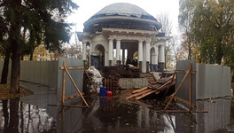 На ротондах в Александровском саду возобновились работы