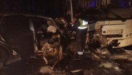 В ДТП с рейсовым автобусом в Кировской области один человек погиб, трое пострадали