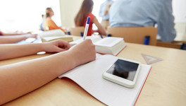 В Госдуме хотят ужесточить требования к запрету телефонов в школах