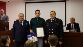 Вратарь кировской «Родины» обезвредил опасного рецидивиста с ножом