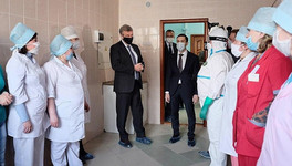 13 медиков из Кирова наградят за большой вклад в борьбу с коронавирусом