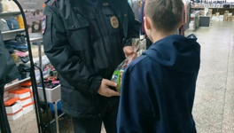 В Кировской области полицейский исполнил мечту школьника