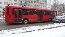 В центре Кирова неизвестный обстрелял автобус с пассажирами