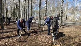 Александр Соколов вместе с депутатами и волонтерами убрал мусор в Парке Победы